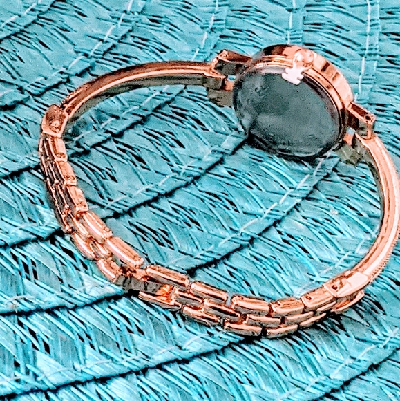 NWOT Ladies Rose gold bracelet watch - Picture 2 of 3